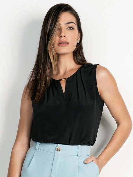 Regata Feminina Preta com Decote V Kaone