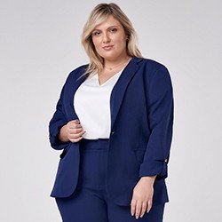 blazer de alfaiataria plus size marinho com martingale tifani mini