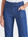 calca jeans flare cintura media com cinto eudora detalhes