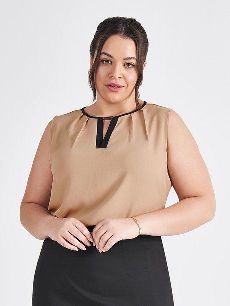 Regata com Decote V Plus Size Mocha Mousse Enola