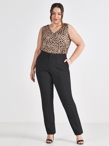 Calça Reta Plus Size em Alfaiataria Preta Reese