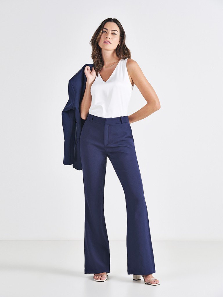 blazer feminino de alfaiataria marinho com martingale tifani look blazer