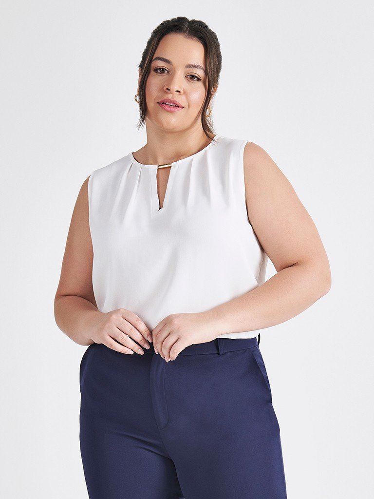 regata feminina off white plus size com decote v suzana vitrine