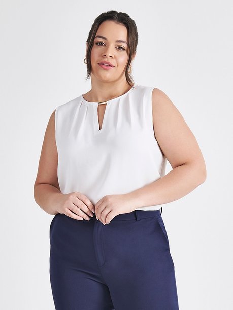 regata feminina off white plus size com decote v suzana vitrine