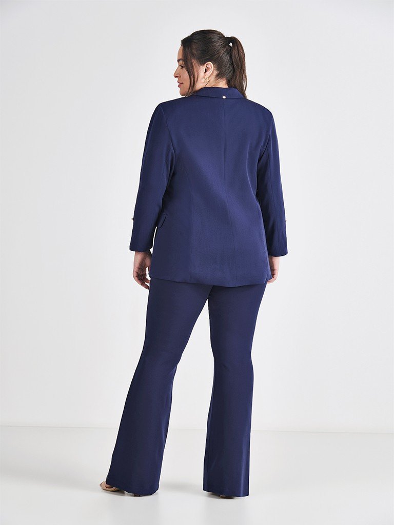 blazer feminino de alfaiataria plus size marinho com martingale tifani costas look inteiro