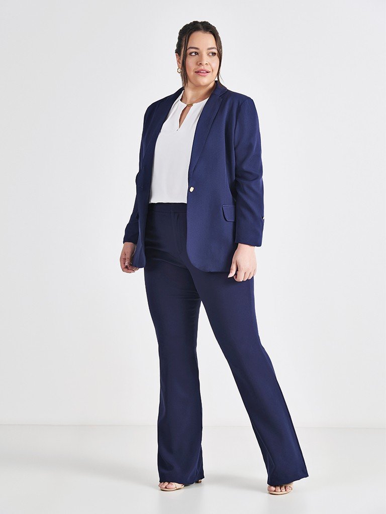 blazer feminino de alfaiataria plus size marinho com martingale tifani look inteiro