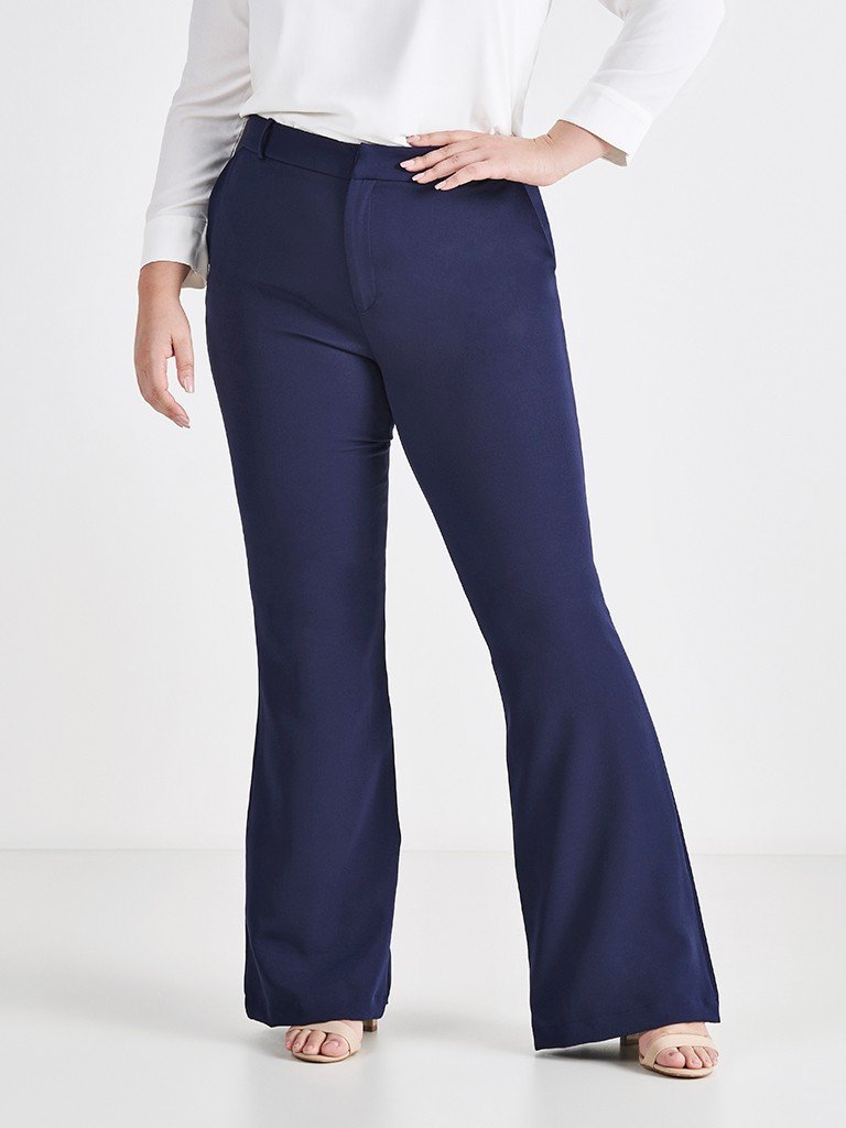 calca flare plus size de alfaiataria marinho vaniria vitrine