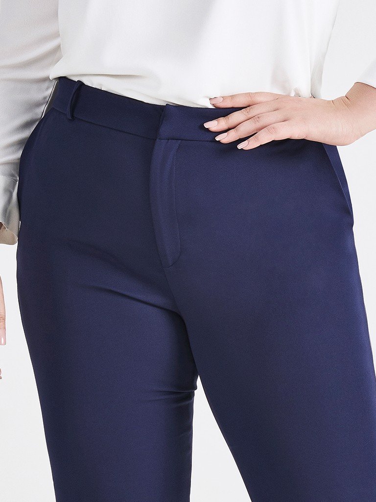 calca flare plus size de alfaiataria marinho vaniria