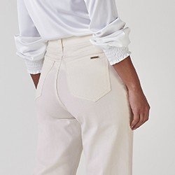 calca wide leg creme com vinco ilara detalhes