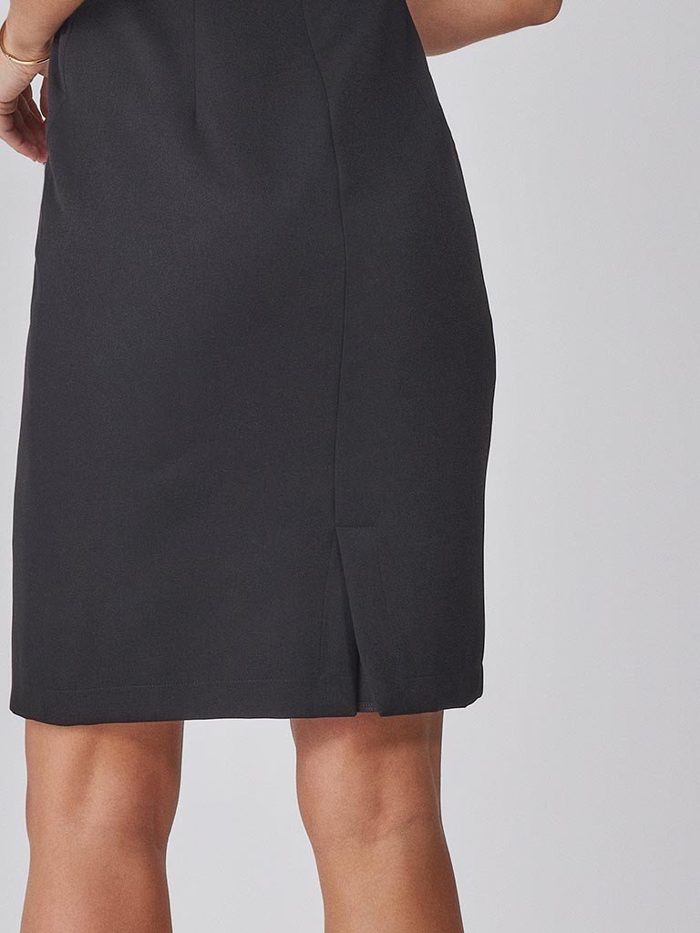 vestido preto detalhes giane costas detalhes fenda