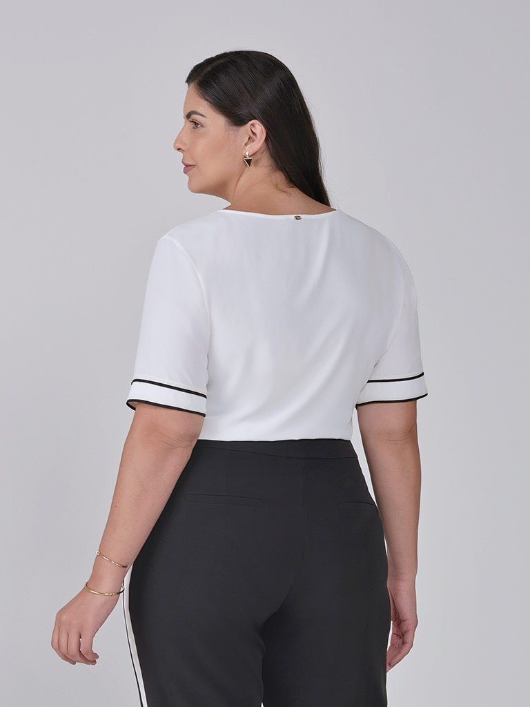 blusa off white com filete preto nagila plus size costas capa