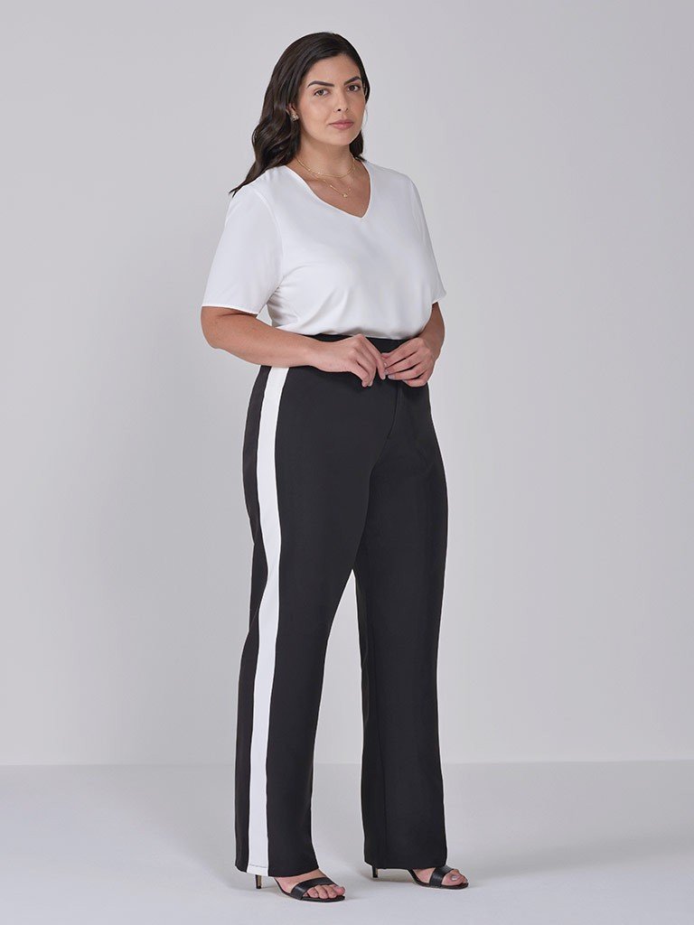 blusa corte v off white plus size nubia