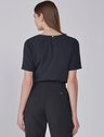 blusa decote v preto nilda costas capa