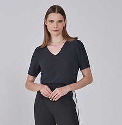 blusa decote v preto nilda pequeno