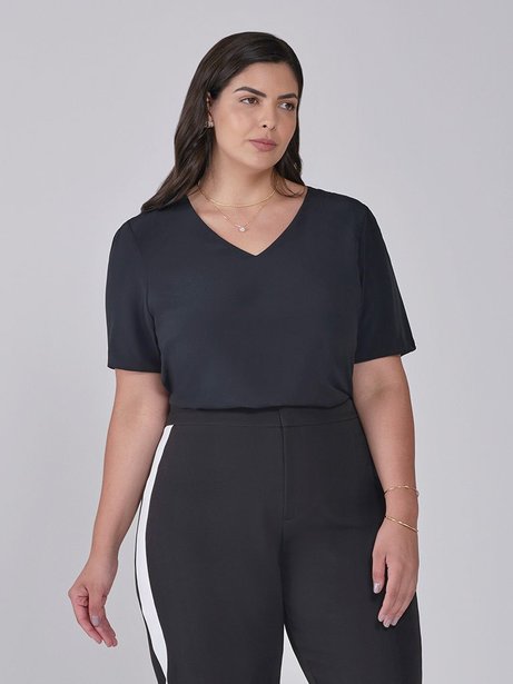 Blusa de Manga Curta Plus Size Preta Nilda