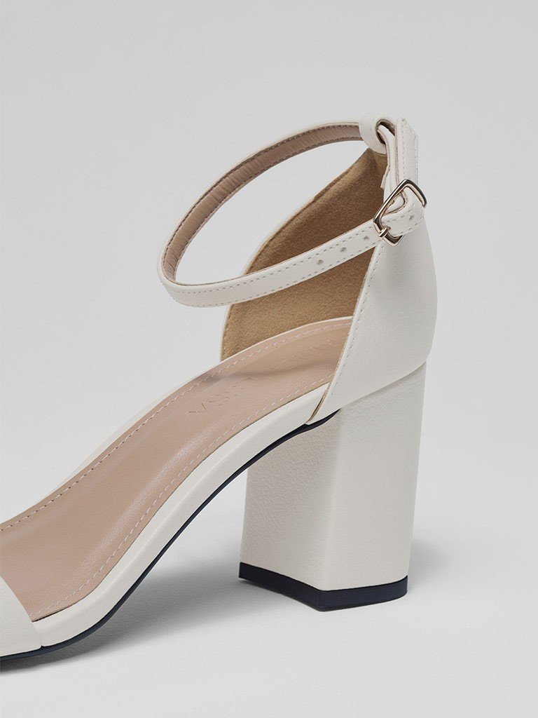 saandalia manuela reproducao metade