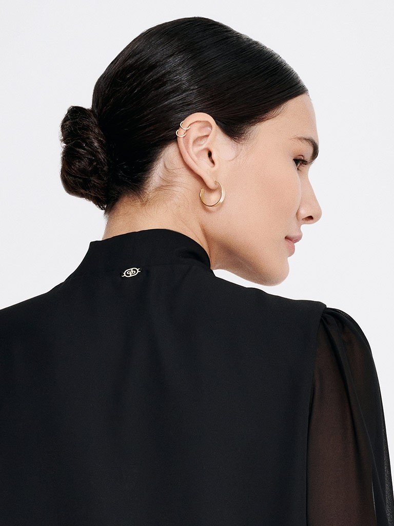 blusa preta gola laco plus vanilde placa