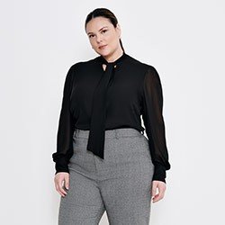 blusa preta gola laco plus pequeno
