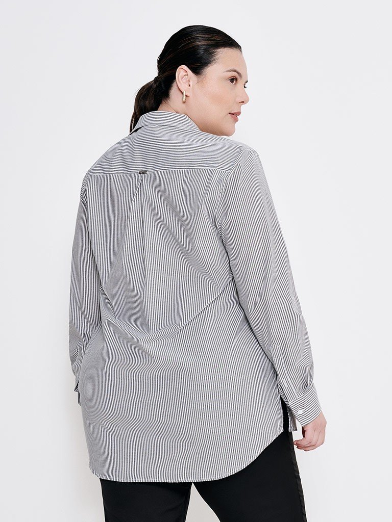 camisa listrada plus alongada bia costas capa