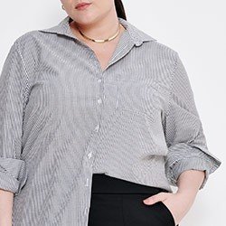 camisa listrada oversized bia plus detalhes