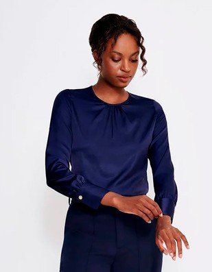blusa marinho de manga bufante com botao dourado