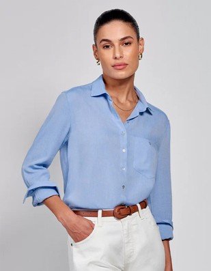 camisa feminina azul com bolso