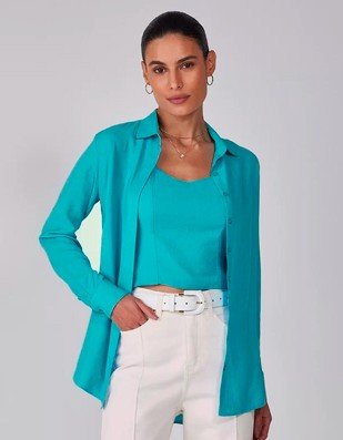 camisa azul turquesa comfy e abertura lateral
