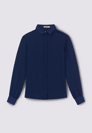 camisa branca amarrada look casual monocromatico com saia