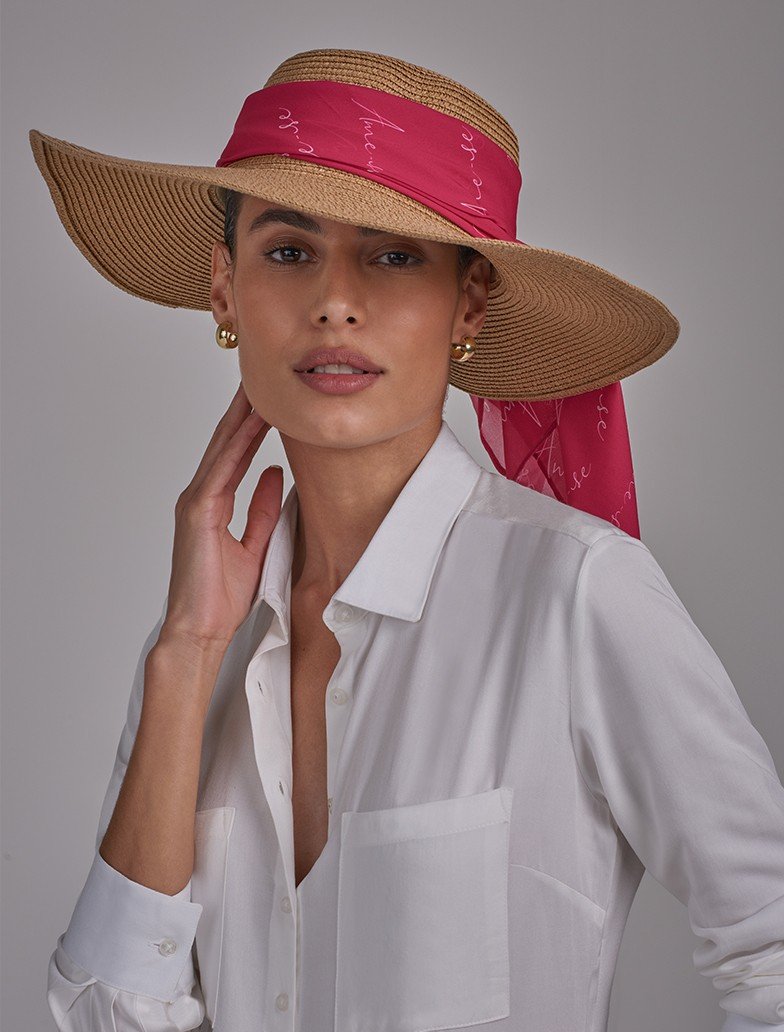 look natural com camisa amarrada calca amarelo