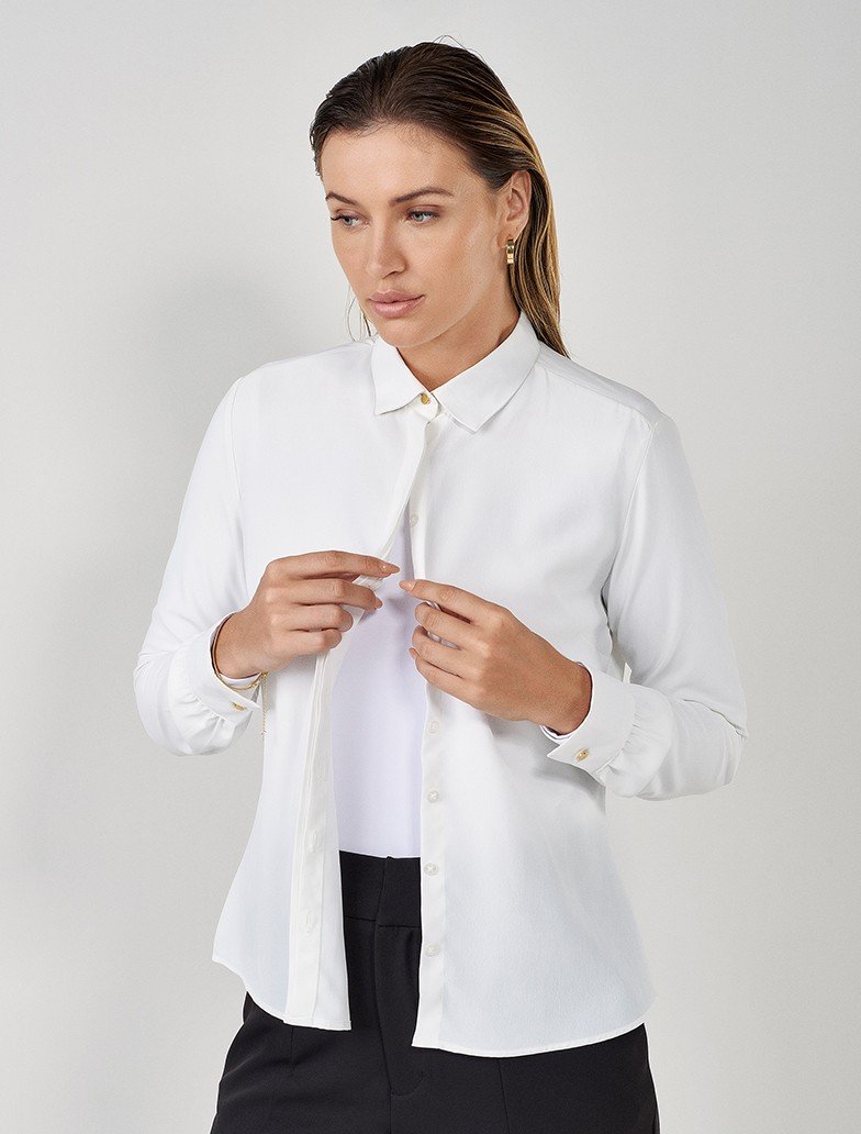 look natural com camisa amarrada calca amarelo