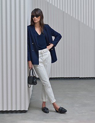 look natural com camisa amarrada calca amarelo