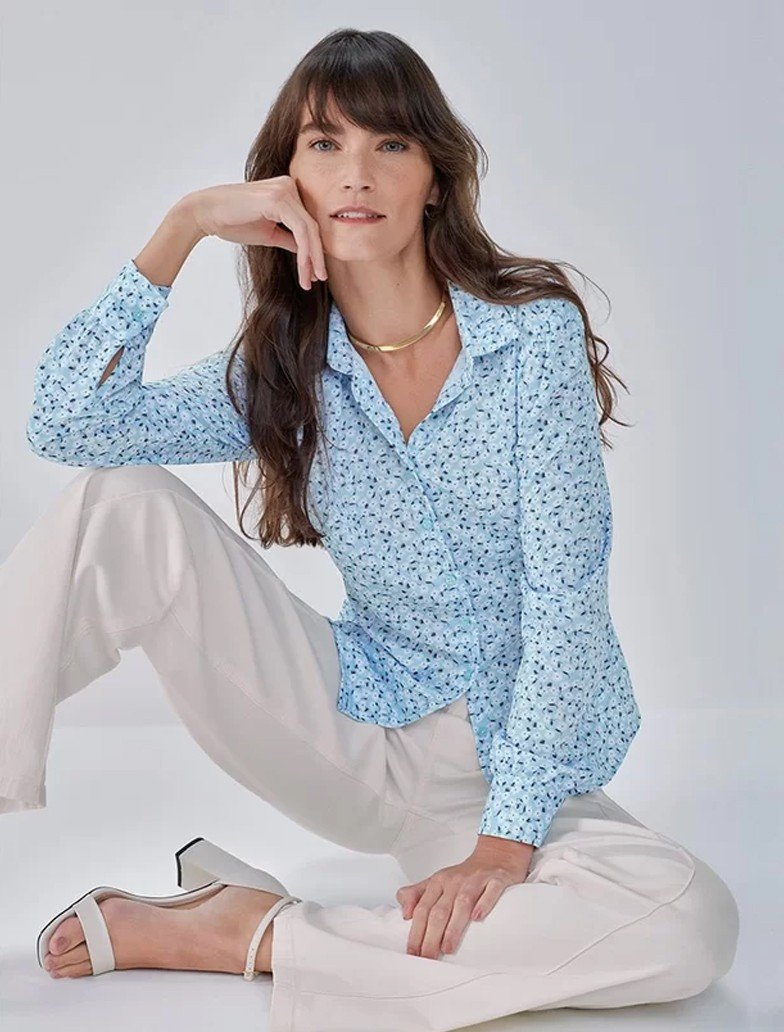 look natural com camisa amarrada calca amarelo