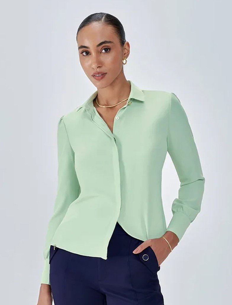 look natural com camisa amarrada calca amarelo
