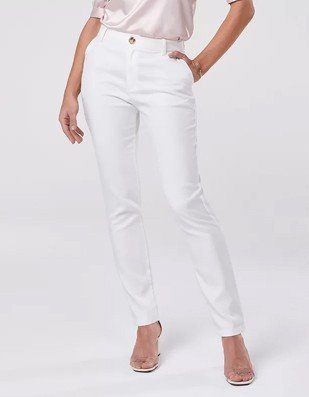 camisa branca amarrada look casual monocromatico com saia
