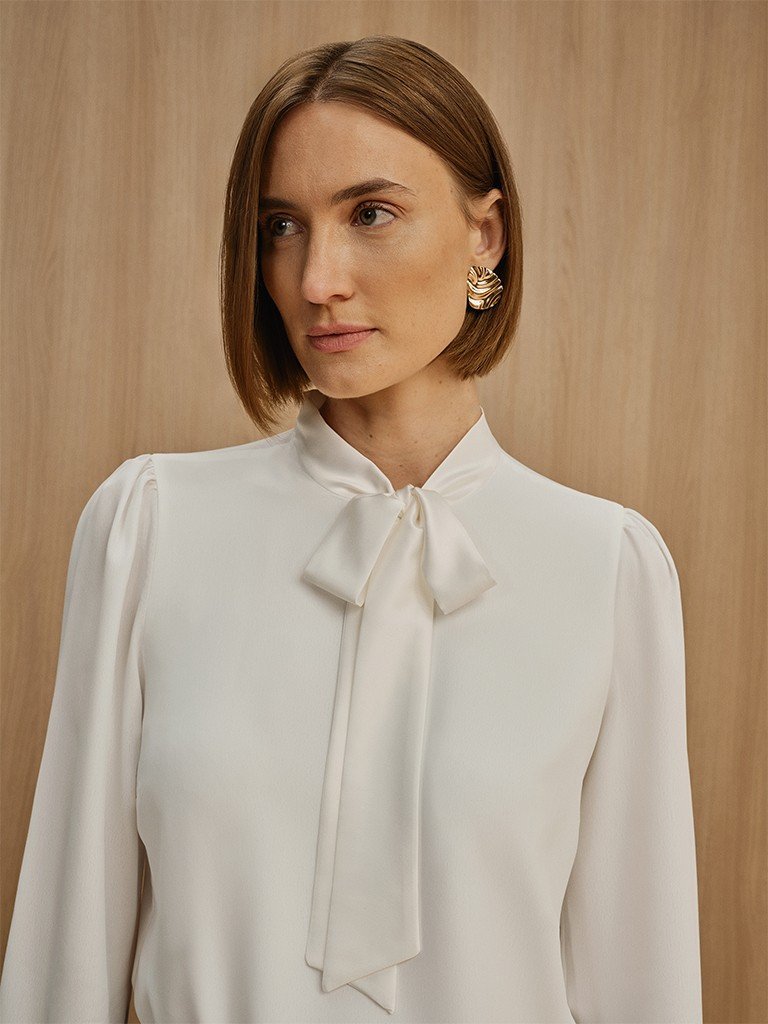 blusa off white gola laco conceito