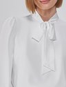 blusa off white gola laco detalhes