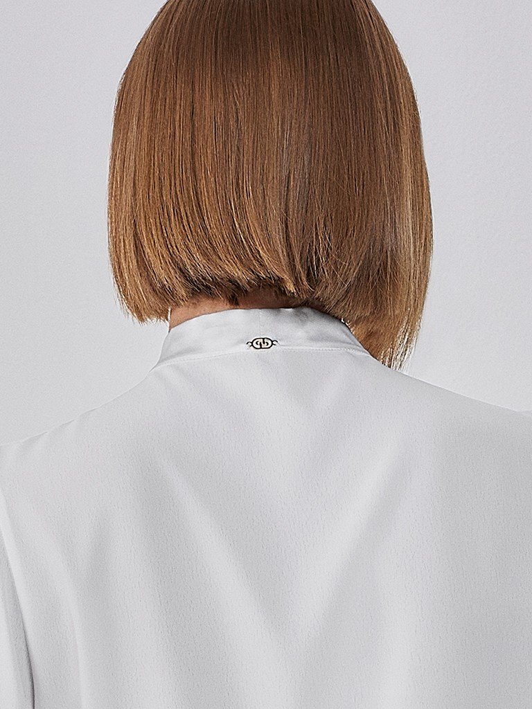 blusa off white gola laco placa