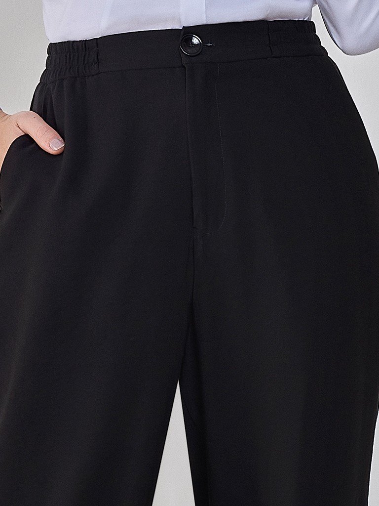 calca preta wide leg dionice detalhe