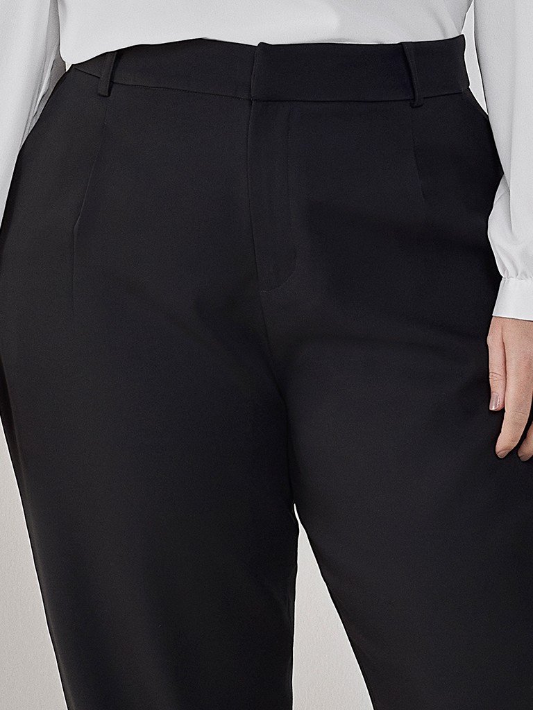 calca preta reta donatela detalhes