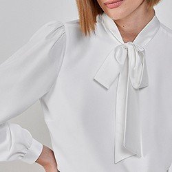 blusa off white gola laco equeno