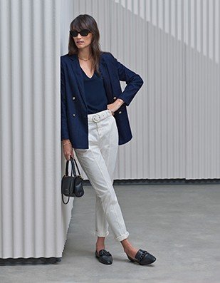 look natural com camisa amarrada calca amarelo