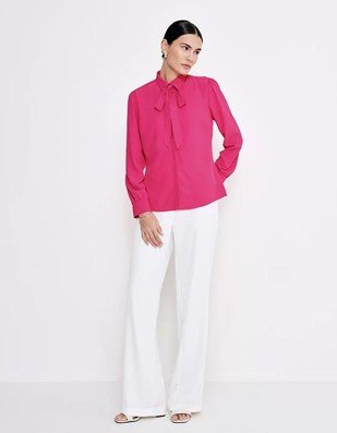 look natural com camisa amarrada calca amarelo