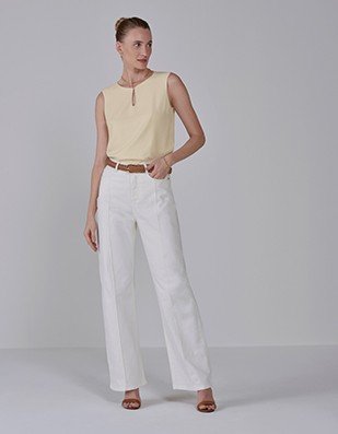 look natural com camisa amarrada calca amarelo