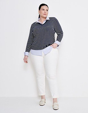 camisa branca amarrada look casual monocromatico com saia