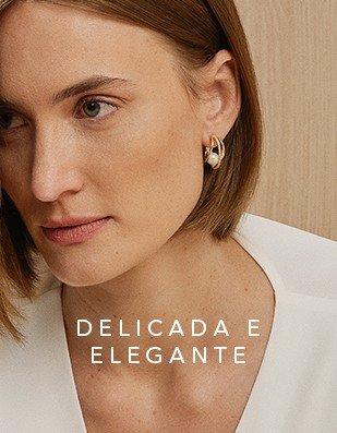 camisa branca amarrada look casual monocromatico com saia