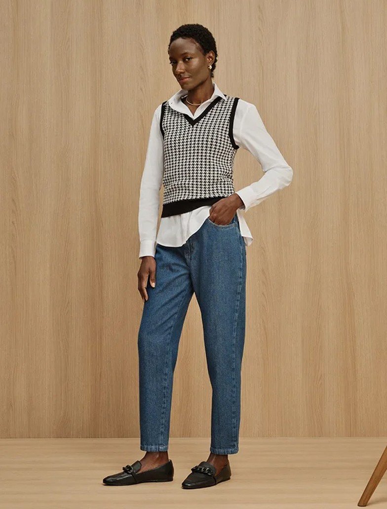 look natural com camisa amarrada calca amarelo