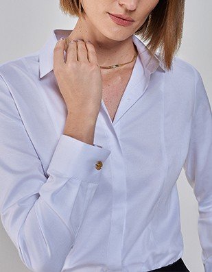 look natural com camisa amarrada calca amarelo