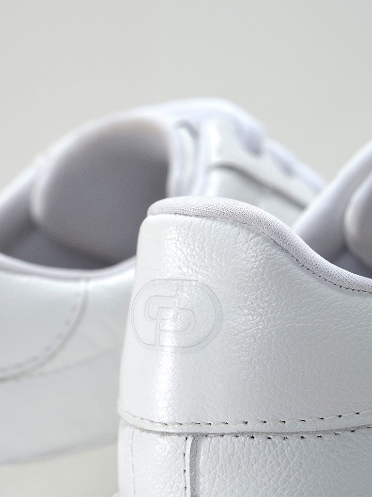 tenis branco basico monograma