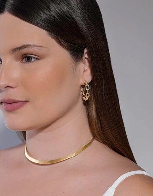 look natural com camisa amarrada calca amarelo