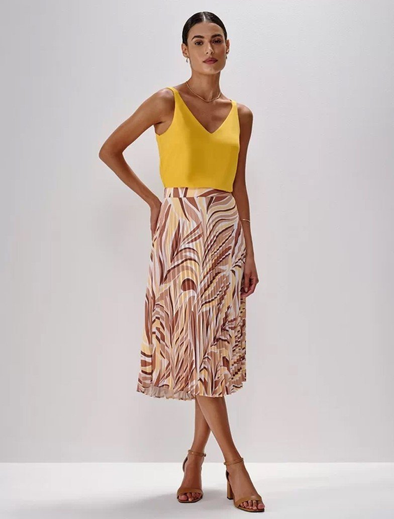 look natural com camisa amarrada calca amarelo